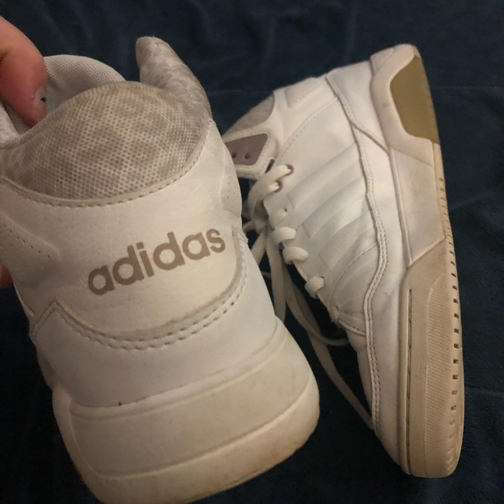 Women’s white sneakers w/leopard print - size 8.5